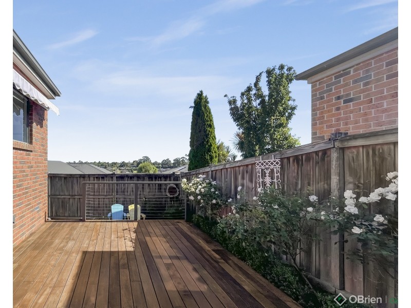 2/26 Lyndhurst Square, Drouin VIC 3818