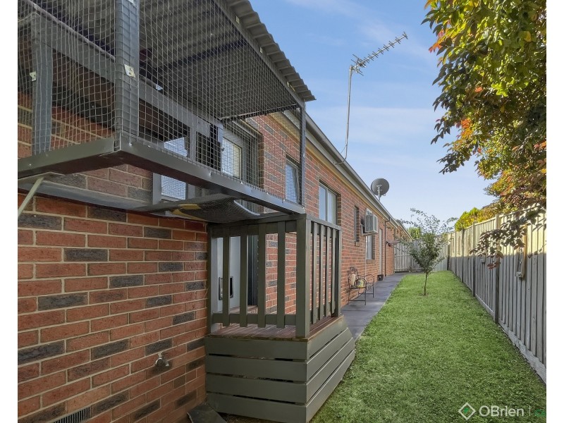 2/26 Lyndhurst Square, Drouin VIC 3818
