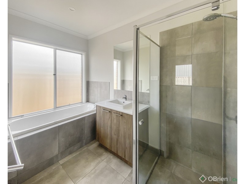 4 Winslow Crescent, Warragul VIC 3820