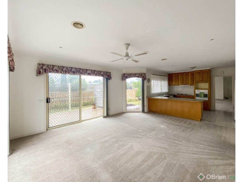 8 Kennedy Court, Newborough VIC 3825
