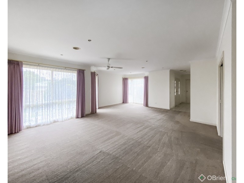 8 Kennedy Court, Newborough VIC 3825