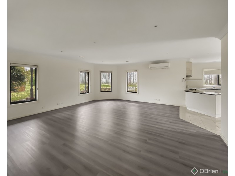 1/26 Lyndhurst Square, Drouin VIC 3818