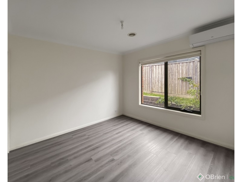 1/26 Lyndhurst Square, Drouin VIC 3818