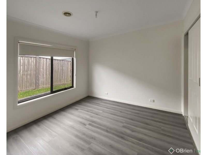 1/26 Lyndhurst Square, Drouin VIC 3818