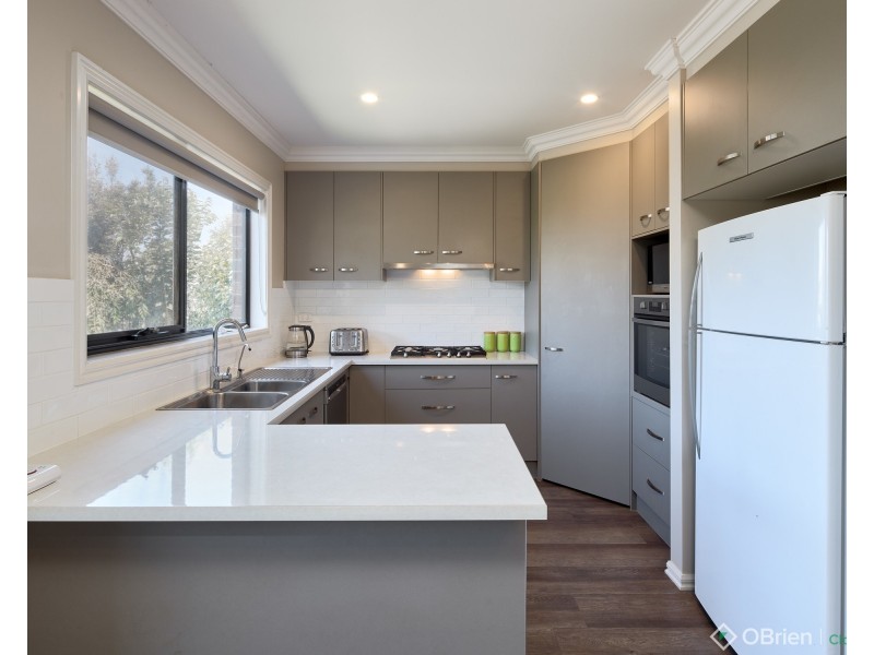 33 Cook Street, Drouin VIC 3818