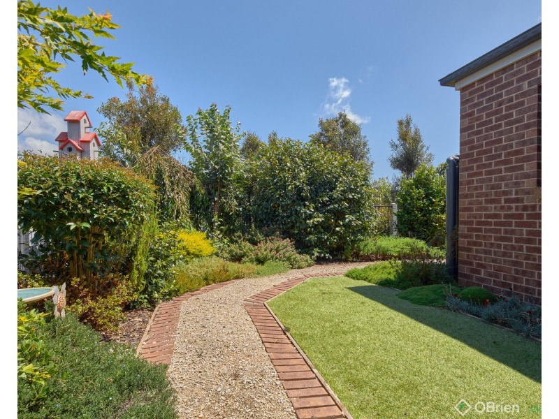 33 Cook Street, Drouin VIC 3818