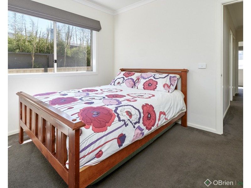 3 Valleyview Grove, Drouin VIC 3818