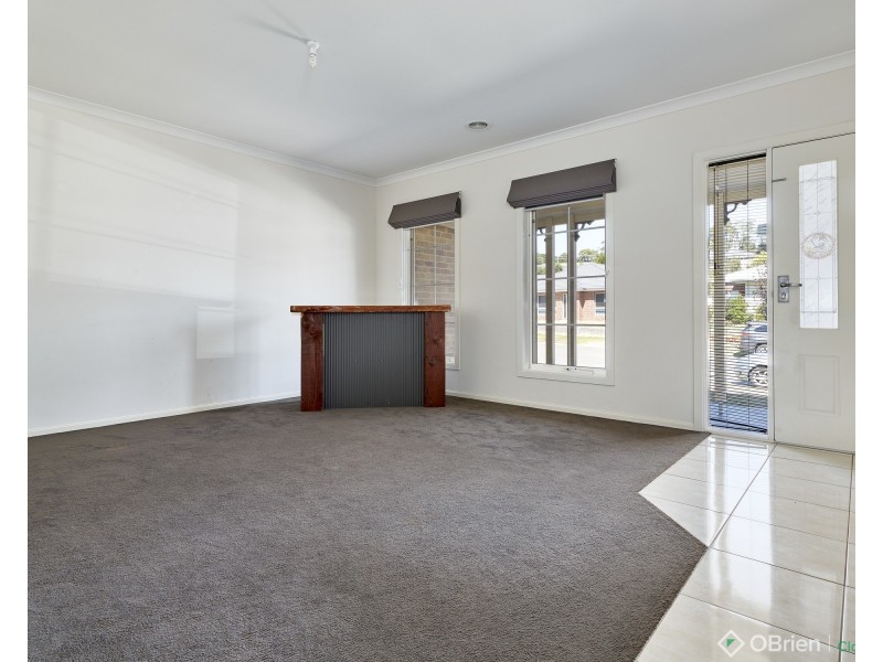 3 Valleyview Grove, Drouin VIC 3818