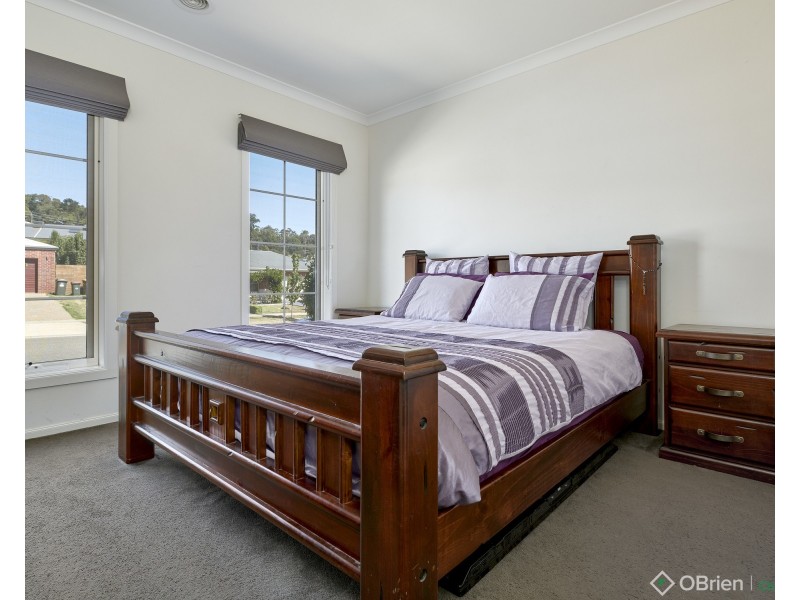 3 Valleyview Grove, Drouin VIC 3818