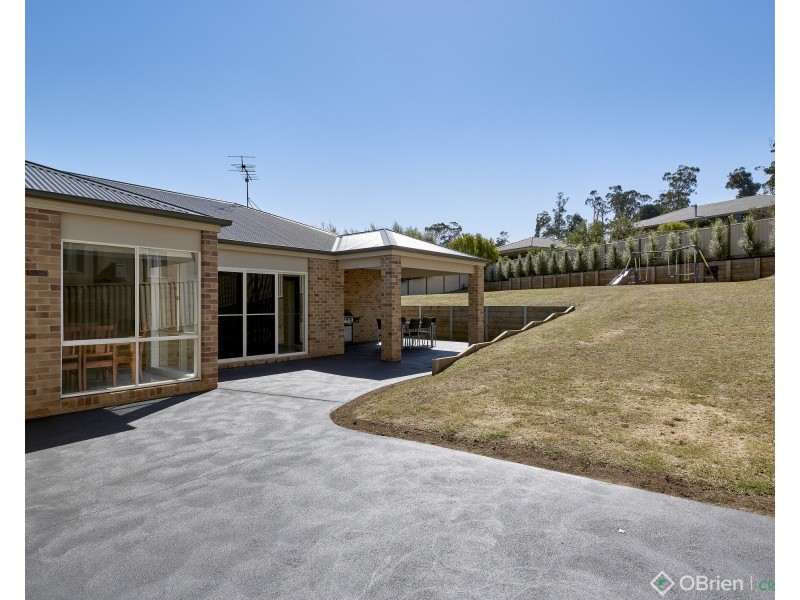 3 Valleyview Grove, Drouin VIC 3818