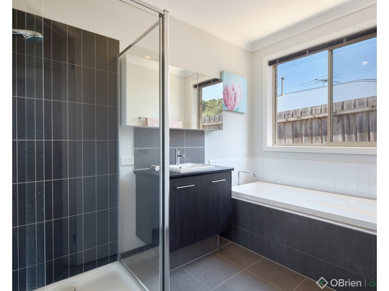 105 McNeilly Road, Drouin VIC 3818