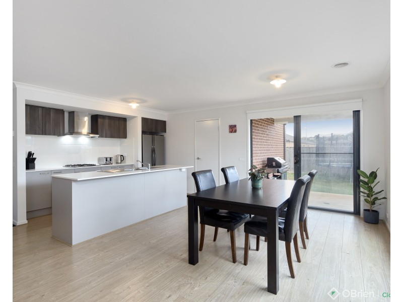 30 Meadowbrook Crescent, Warragul VIC 3820