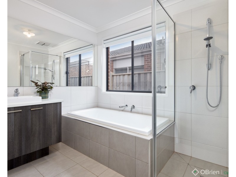 30 Meadowbrook Crescent, Warragul VIC 3820