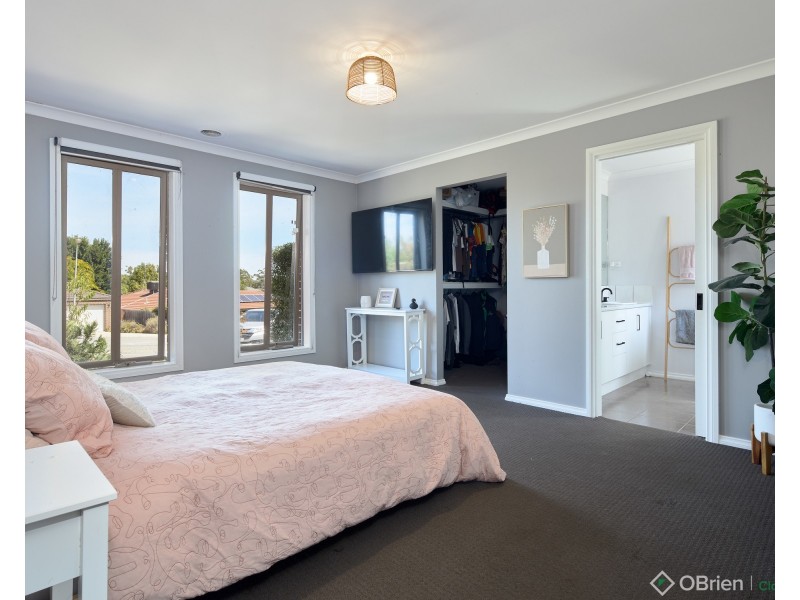 4 Namel Court, Drouin VIC 3818