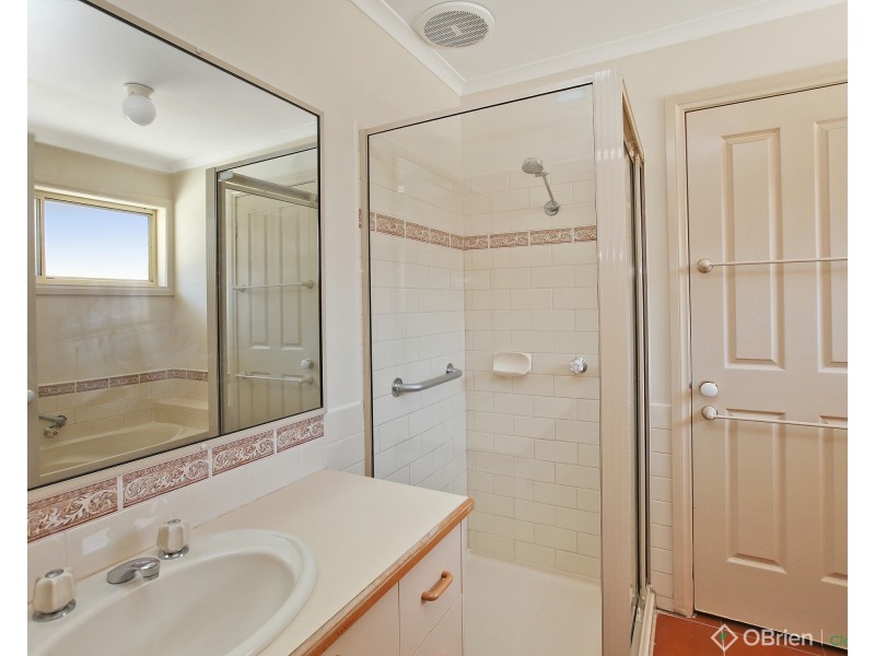 1/19 Janette Close, Warragul VIC 3820