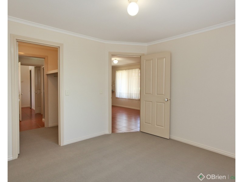 1/19 Janette Close, Warragul VIC 3820
