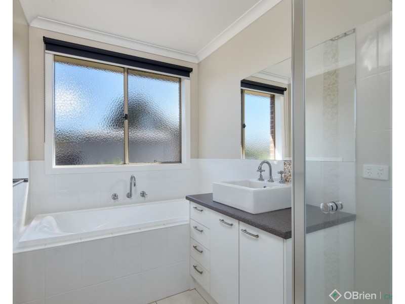 20 Monica Drive, Drouin VIC 3818
