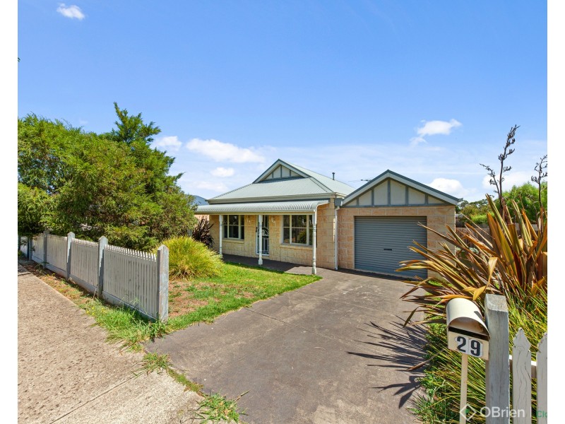 29 Clifford Drive, Drouin VIC 3818