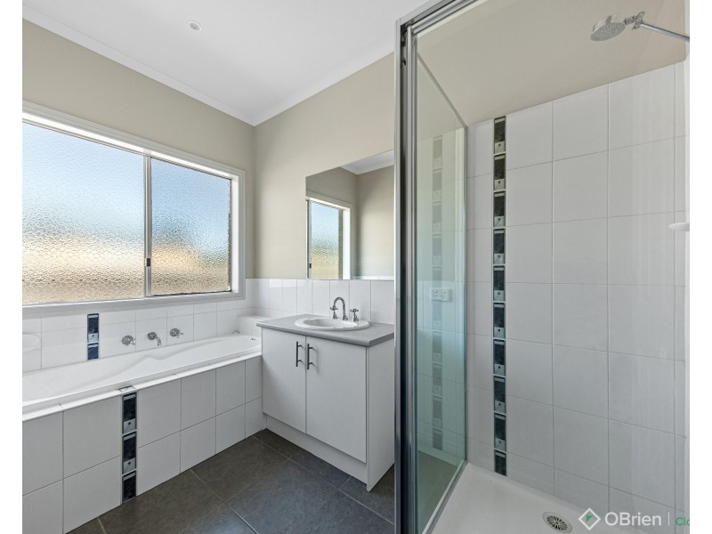 29 Clifford Drive, Drouin VIC 3818