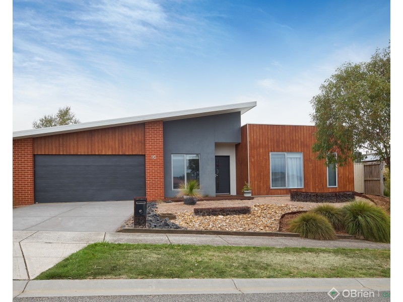 16 Bunyip Drive, Drouin VIC 3818