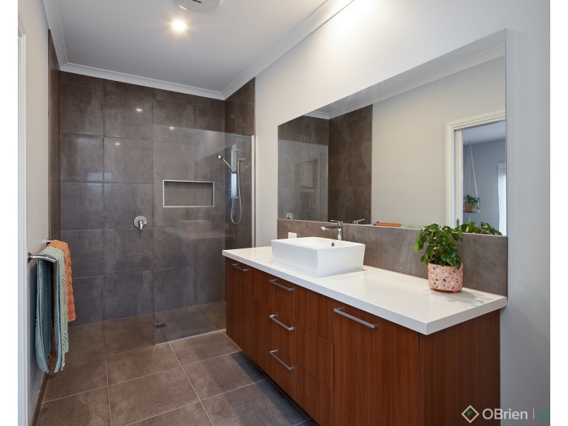 16 Bunyip Drive, Drouin VIC 3818