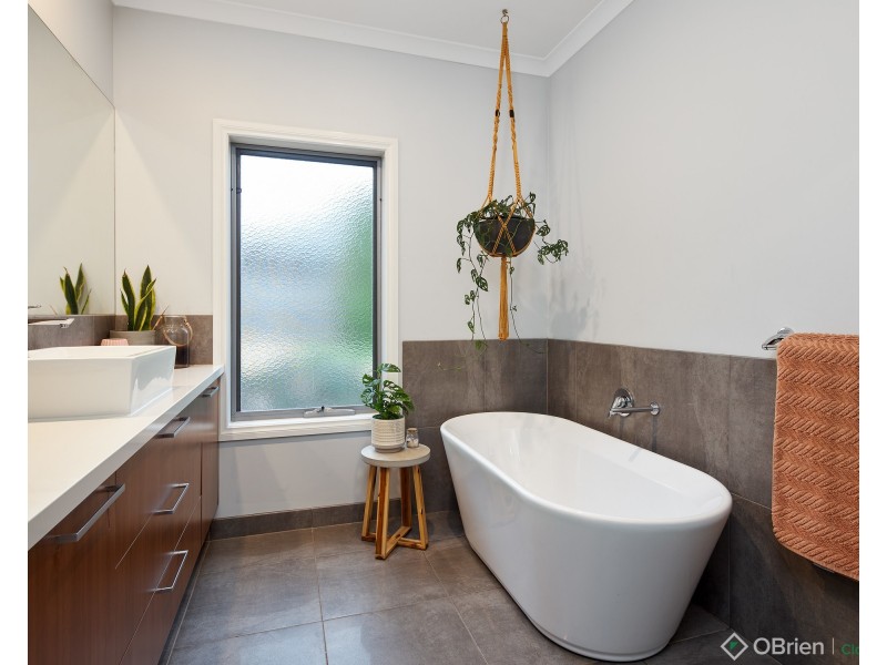 16 Bunyip Drive, Drouin VIC 3818