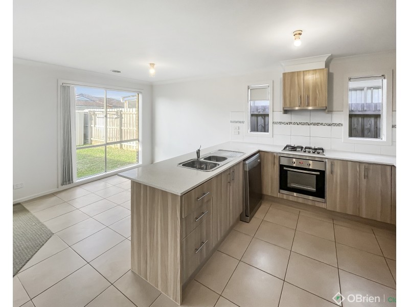 17 Shakespeare Court, Drouin VIC 3818