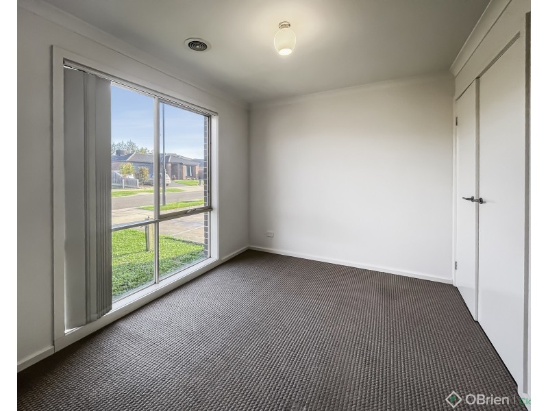 17 Shakespeare Court, Drouin VIC 3818