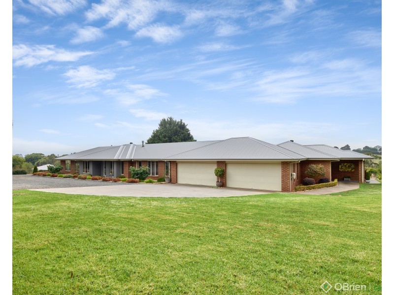 2/24 Pepperell Drive, Drouin VIC 3818