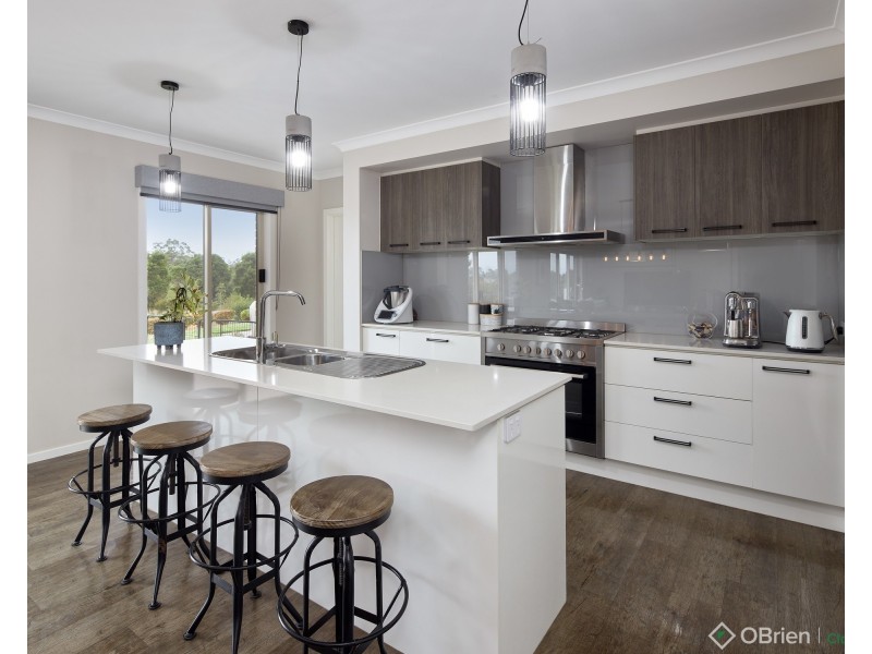 2/24 Pepperell Drive, Drouin VIC 3818
