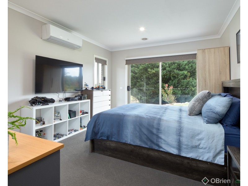 2/24 Pepperell Drive, Drouin VIC 3818