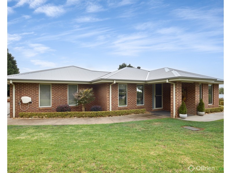 2/24 Pepperell Drive, Drouin VIC 3818