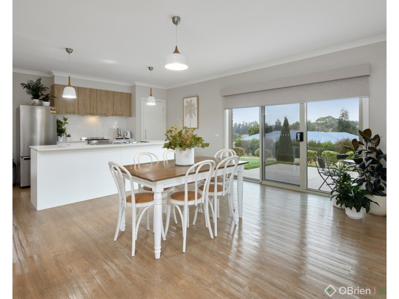 2/24 Pepperell Drive, Drouin VIC 3818