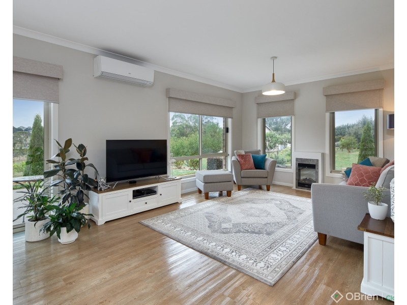 2/24 Pepperell Drive, Drouin VIC 3818