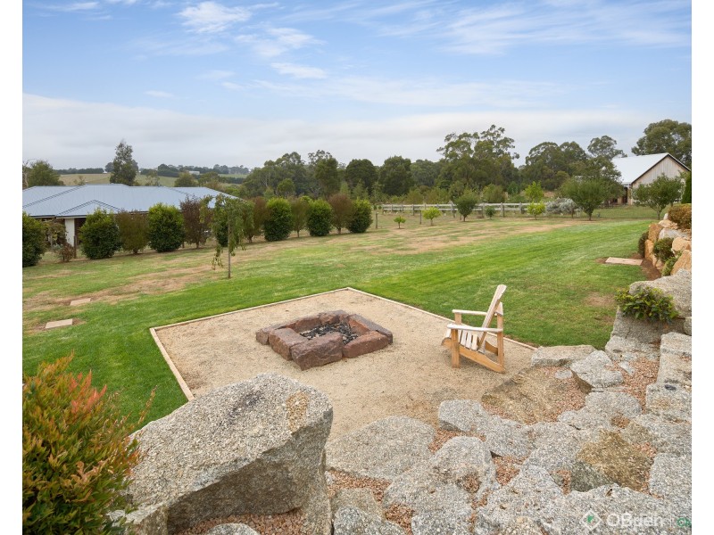 2/24 Pepperell Drive, Drouin VIC 3818