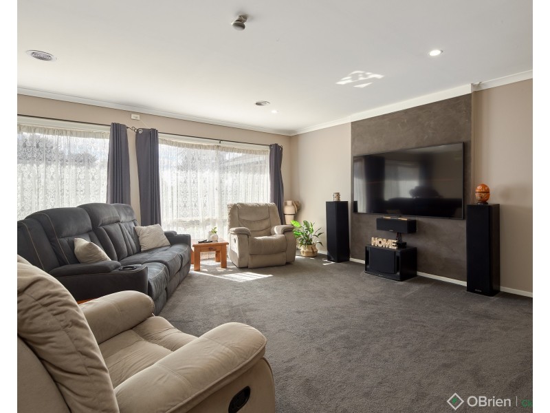20 Fairway Drive, Drouin VIC 3818