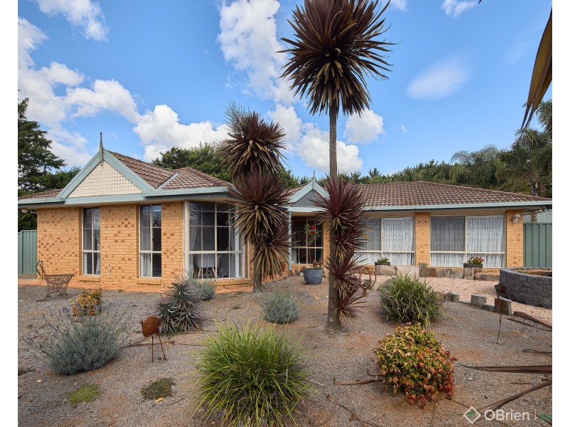 20 Fairway Drive, Drouin VIC 3818