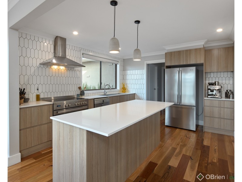 15-17 Beverley Street, Drouin East VIC 3818