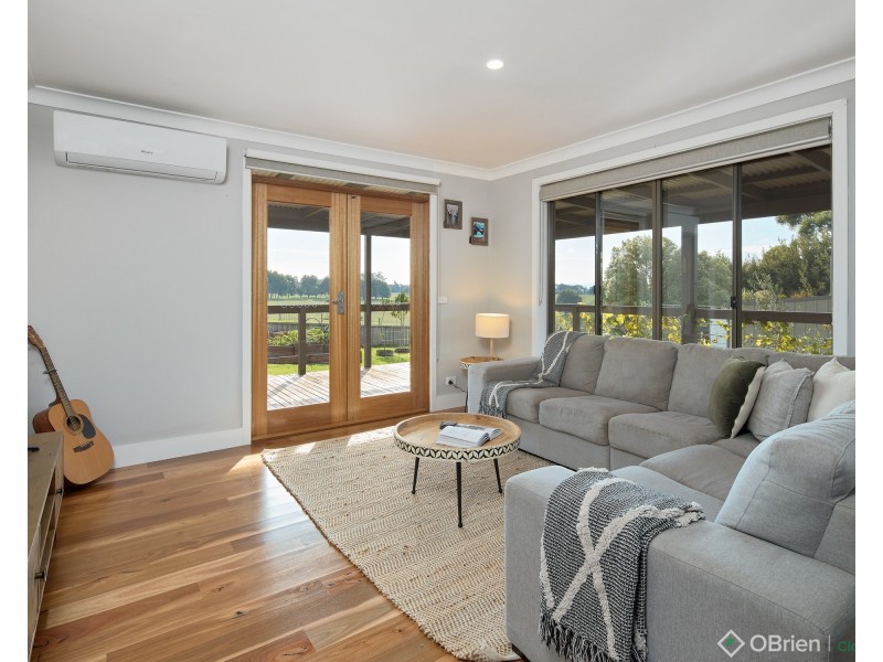 15-17 Beverley Street, Drouin East VIC 3818