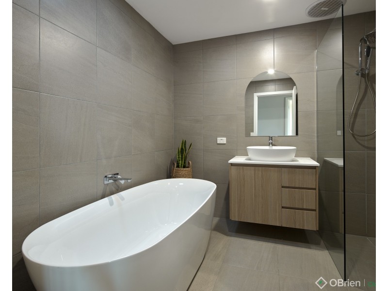 15-17 Beverley Street, Drouin East VIC 3818