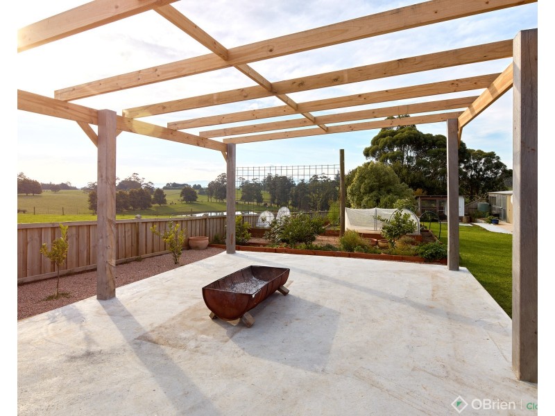 15-17 Beverley Street, Drouin East VIC 3818