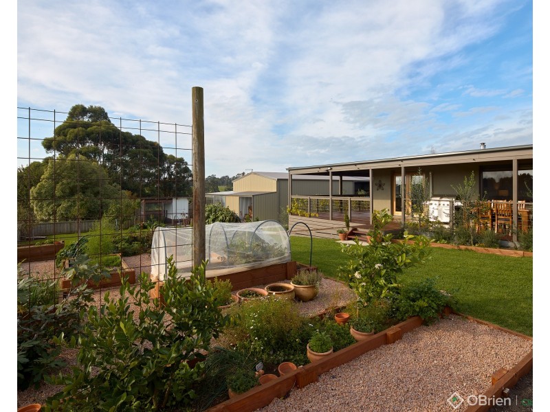 15-17 Beverley Street, Drouin East VIC 3818