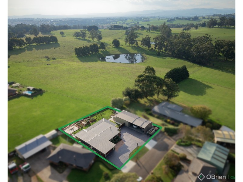 15-17 Beverley Street, Drouin East VIC 3818