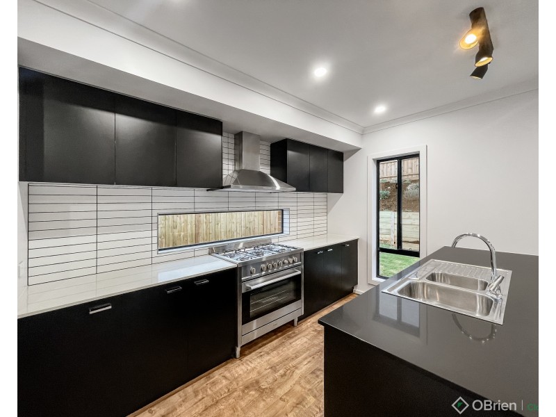 35 King Parrot Boulevard, Drouin VIC 3818