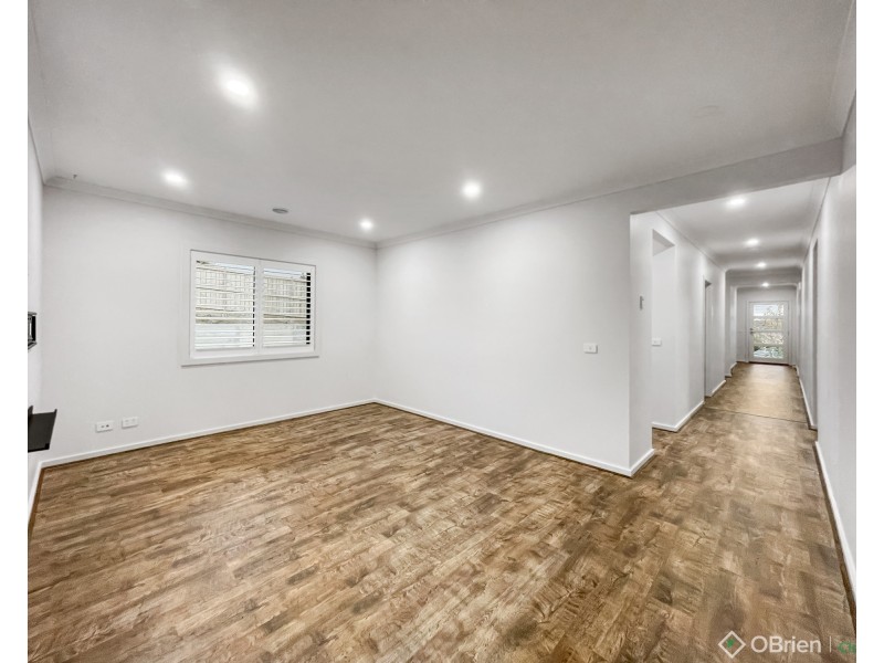 35 King Parrot Boulevard, Drouin VIC 3818