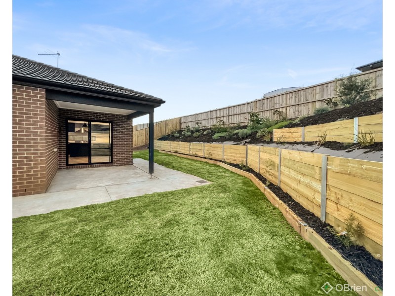 35 King Parrot Boulevard, Drouin VIC 3818