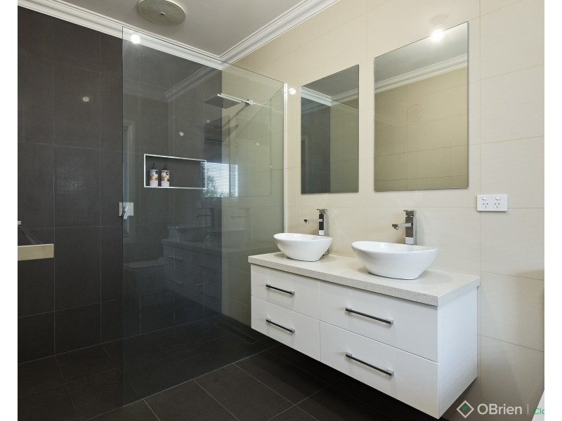 5 Nicolas Court, Warragul VIC 3820