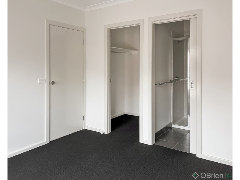3/4 Hearn Street, Drouin VIC 3818