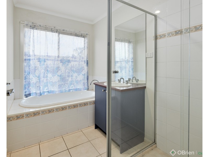 9 Davey Drive, Drouin VIC 3818