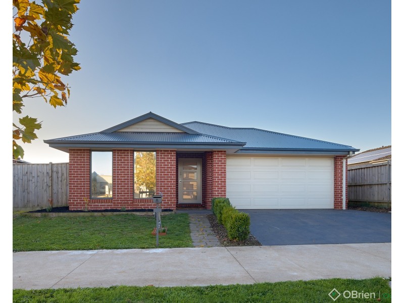 8 Paramount Drive, Warragul VIC 3820
